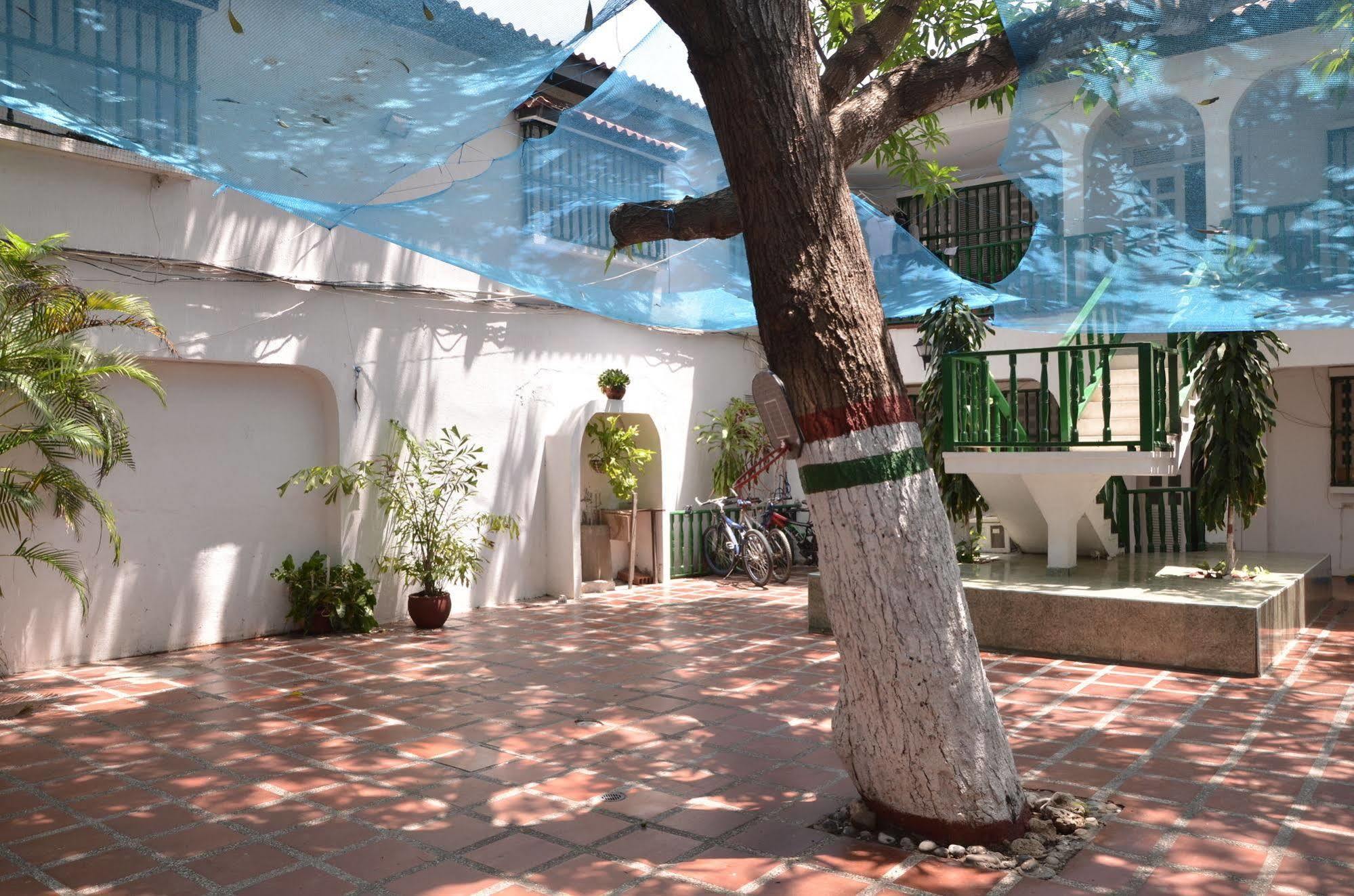 Hotel Vargas Airport Cartagena Dış mekan fotoğraf