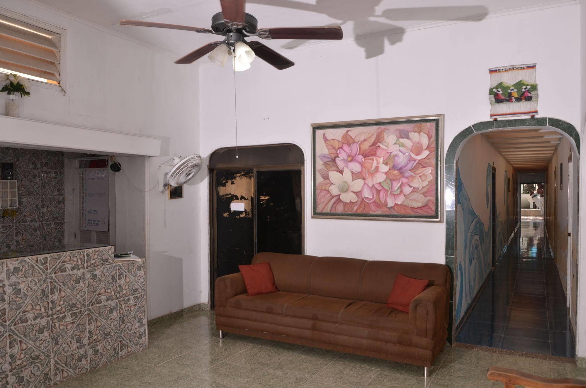 Hotel Vargas Airport Cartagena Dış mekan fotoğraf