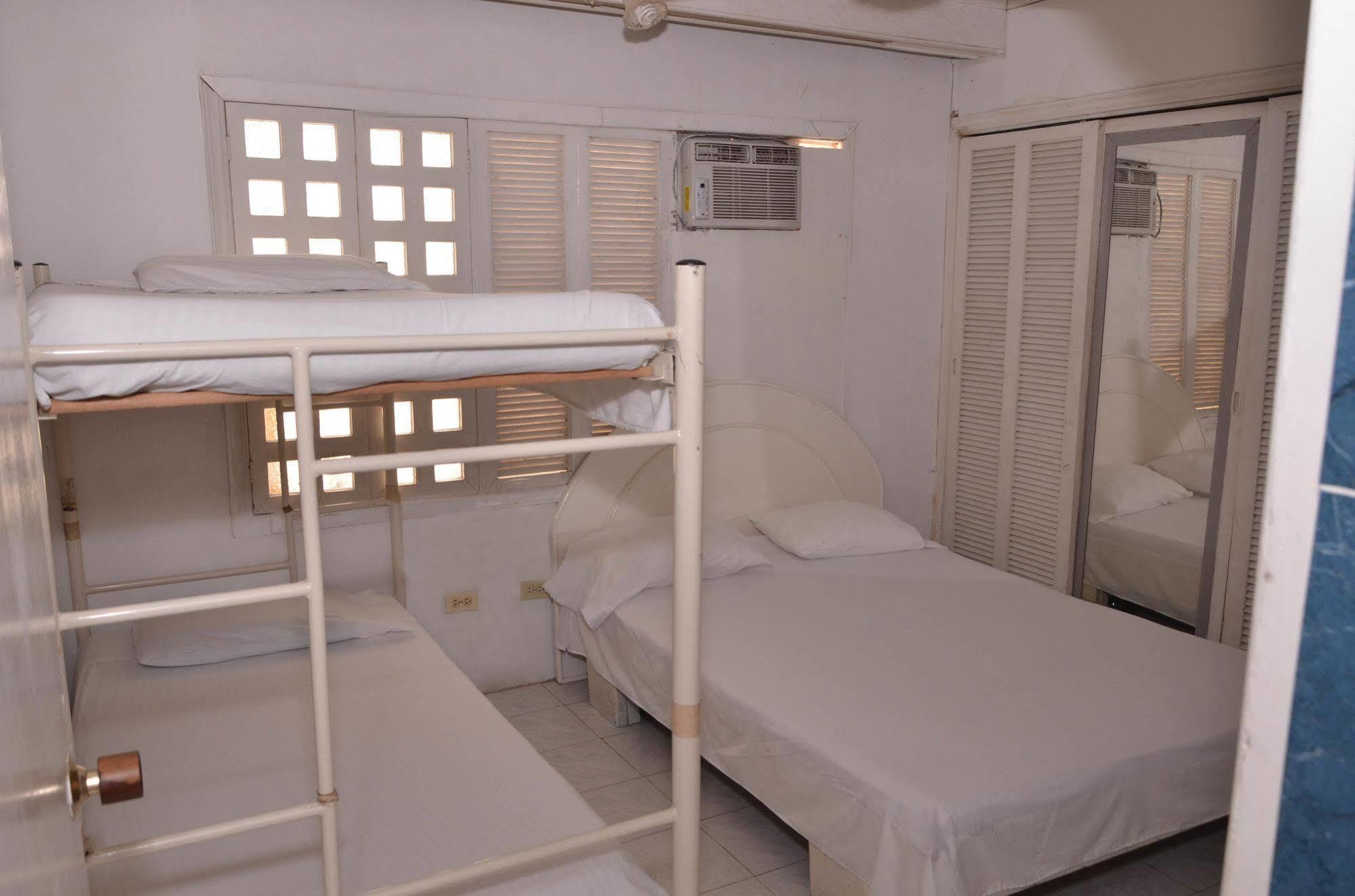 Hotel Vargas Airport Cartagena Dış mekan fotoğraf