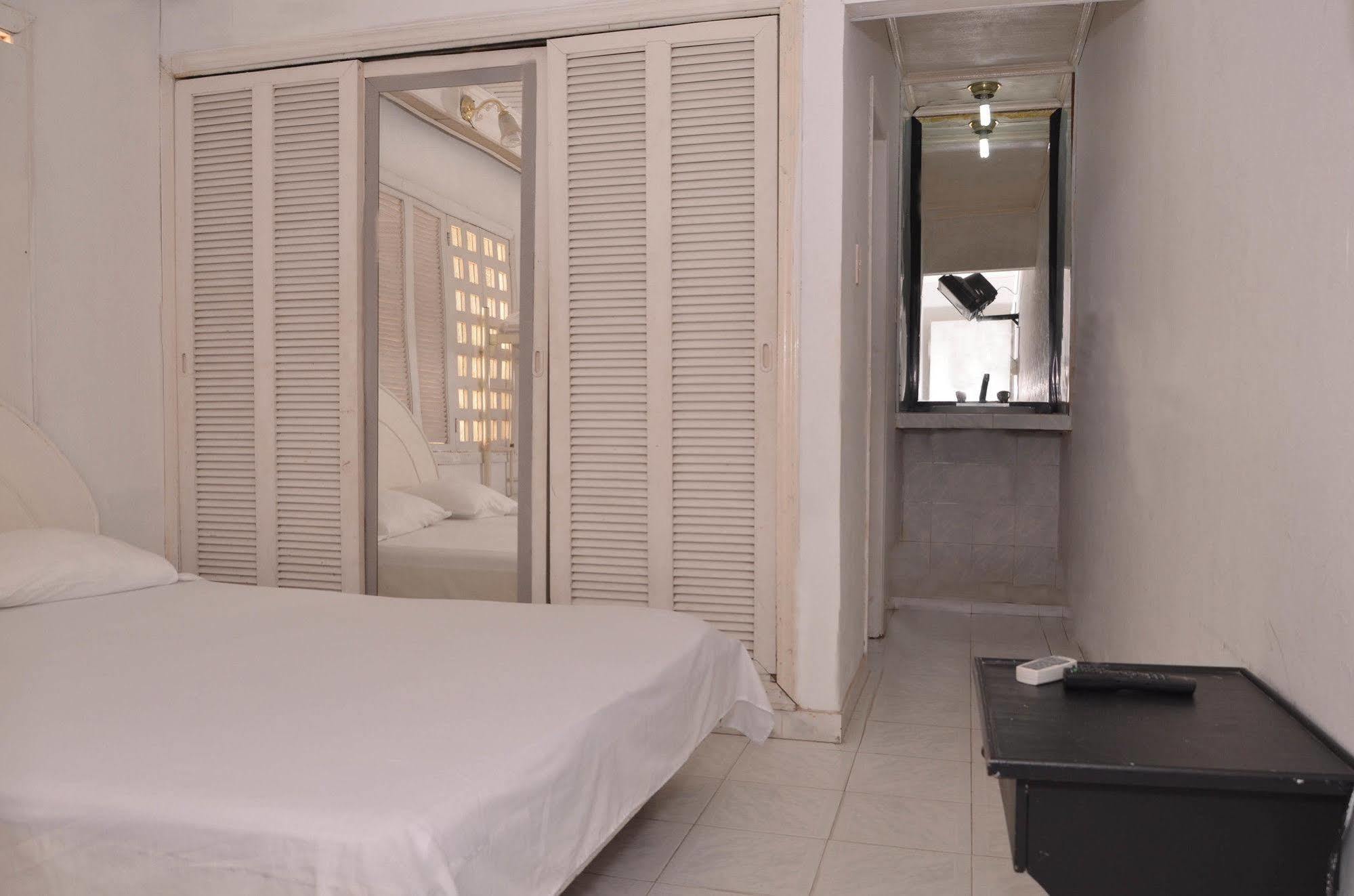 Hotel Vargas Airport Cartagena Dış mekan fotoğraf