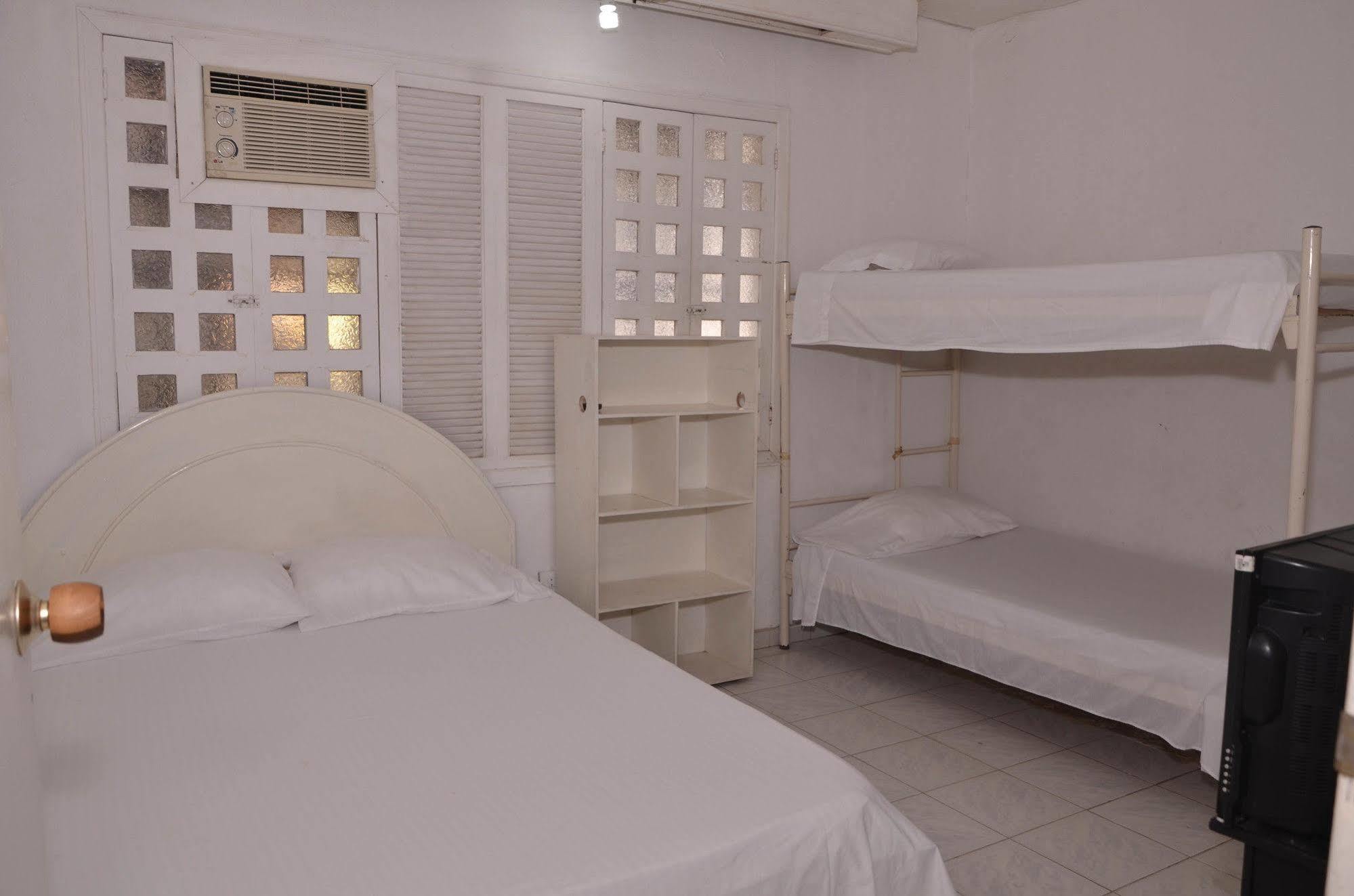 Hotel Vargas Airport Cartagena Dış mekan fotoğraf