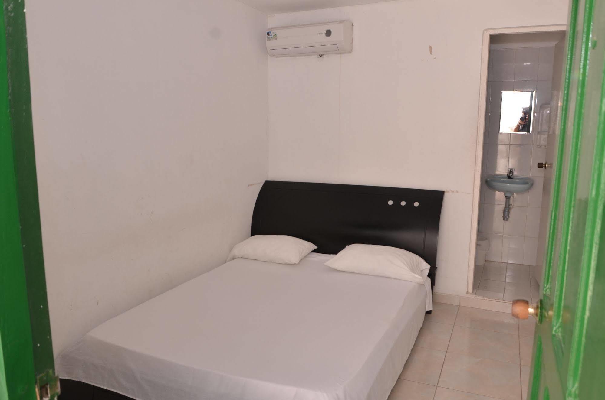 Hotel Vargas Airport Cartagena Dış mekan fotoğraf