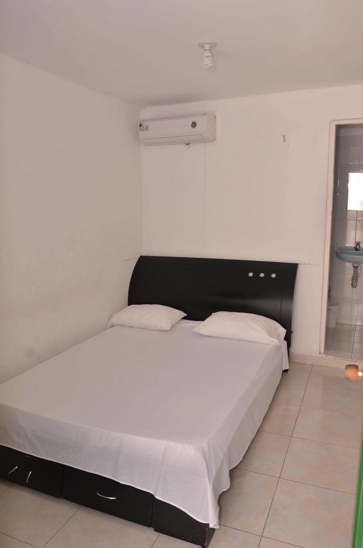 Hotel Vargas Airport Cartagena Dış mekan fotoğraf